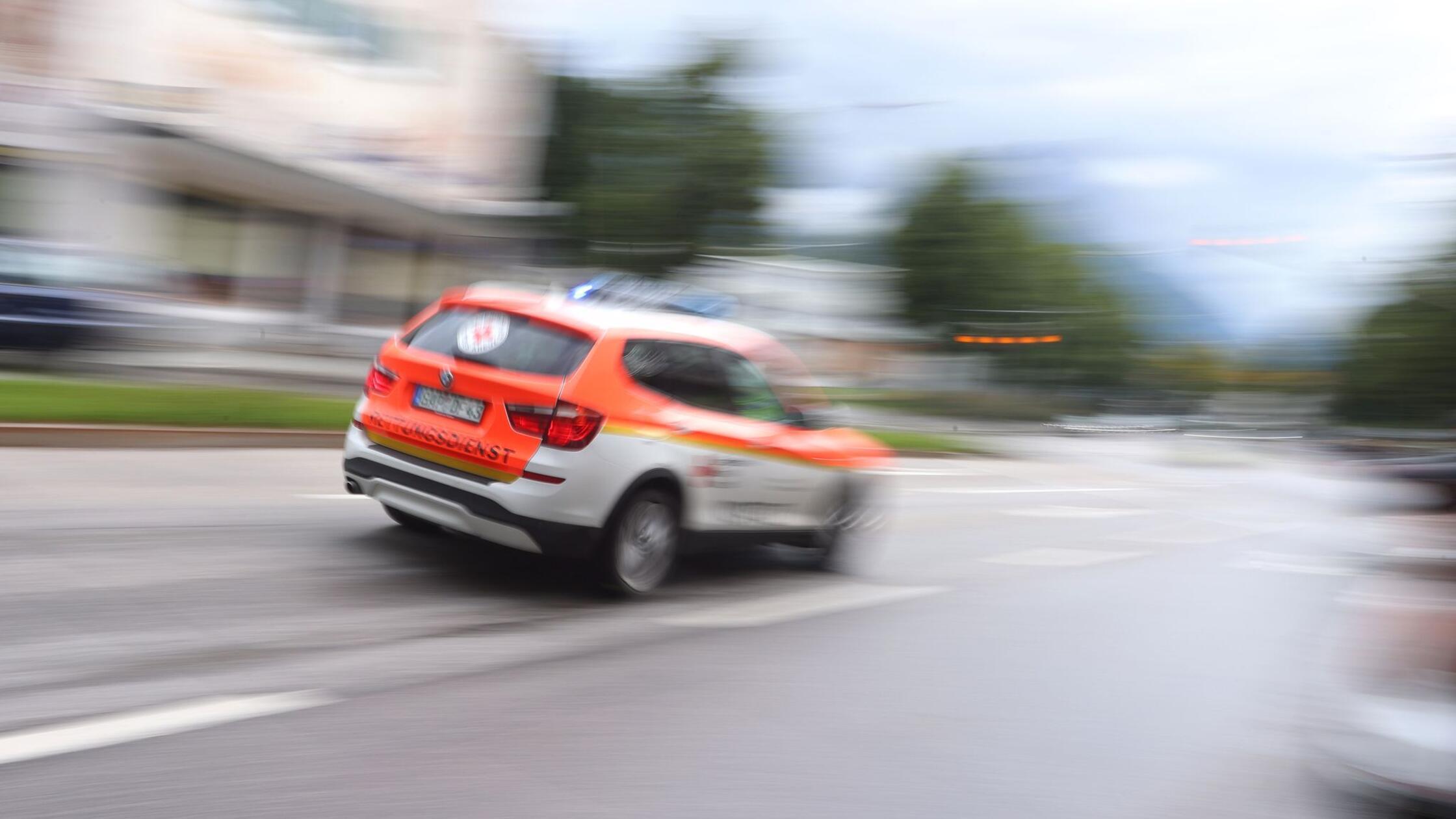 Mann-f-llt-auf-Baustelle-in-Schacht-und-verletzt-sich-schwer-Polizei-ermittelt-nach-Arbeitsunfall