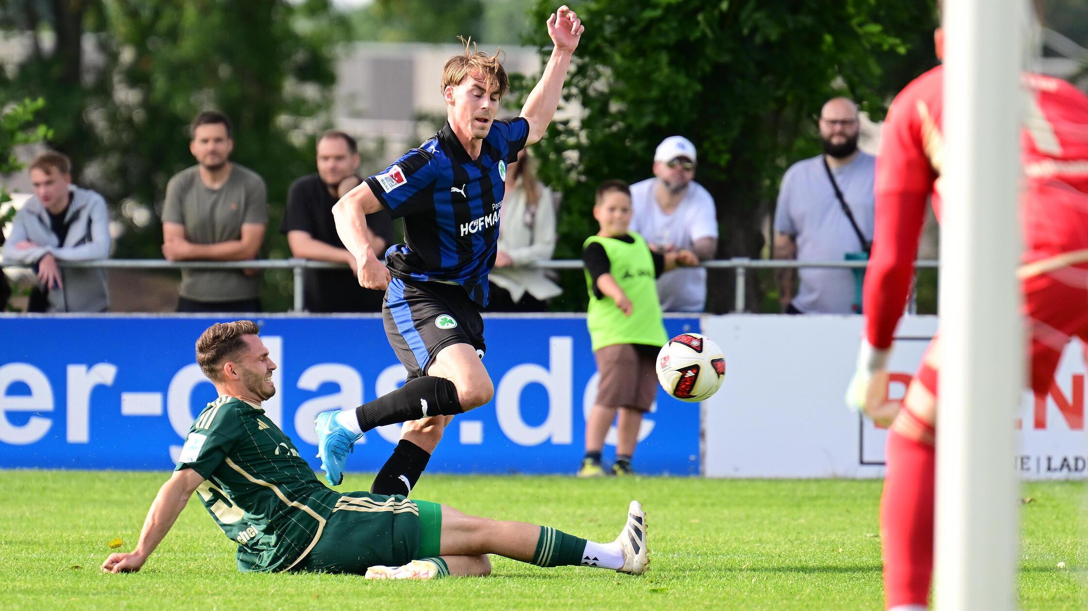Luca-Itter-und-sonst-Wer-verteidigt-beim-Kleeblatt-k-nftig-auf-der-linken-Seite-