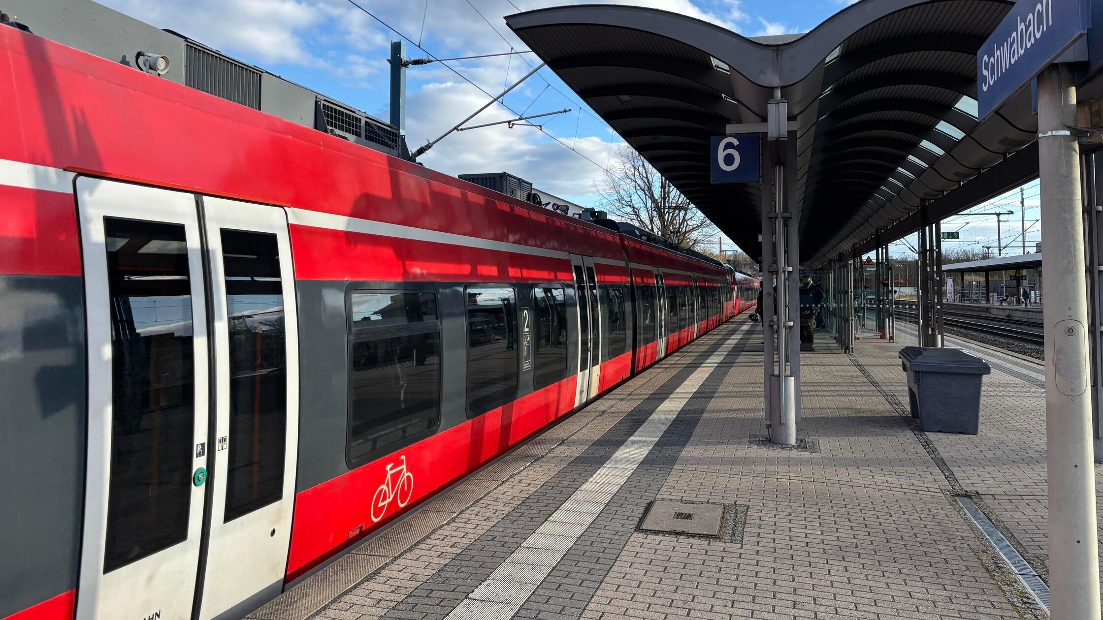 Symbolbild Bahnhof Schwabach S-Bahn S2