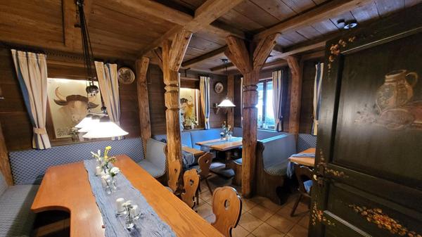 Auch die Stuben atmen Wirtshausluft aus: Im urig-bayerischen Ambiente kann man hier etwas privater sitzen.