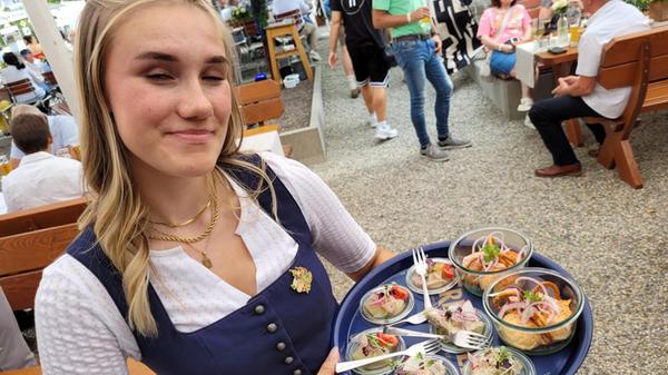 Zur internen Eröffnung am Donnerstag, 16. Juli, gab es zuerst fränkisch-bayerische Appetizer wie Radi-Salat, Obatzder oder Hochzeitsuppe.
