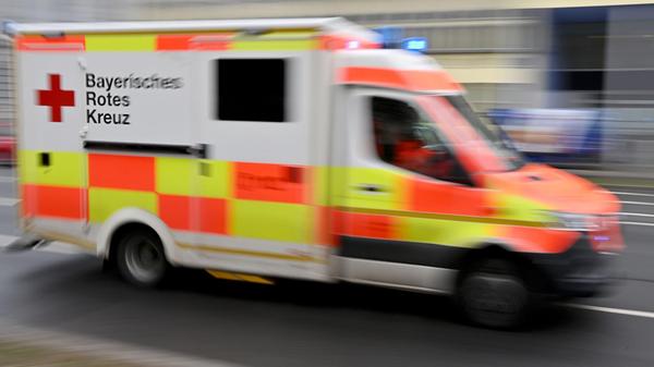 Ein Krankenwagen des Bayerischen Roten Kreuzes (BR