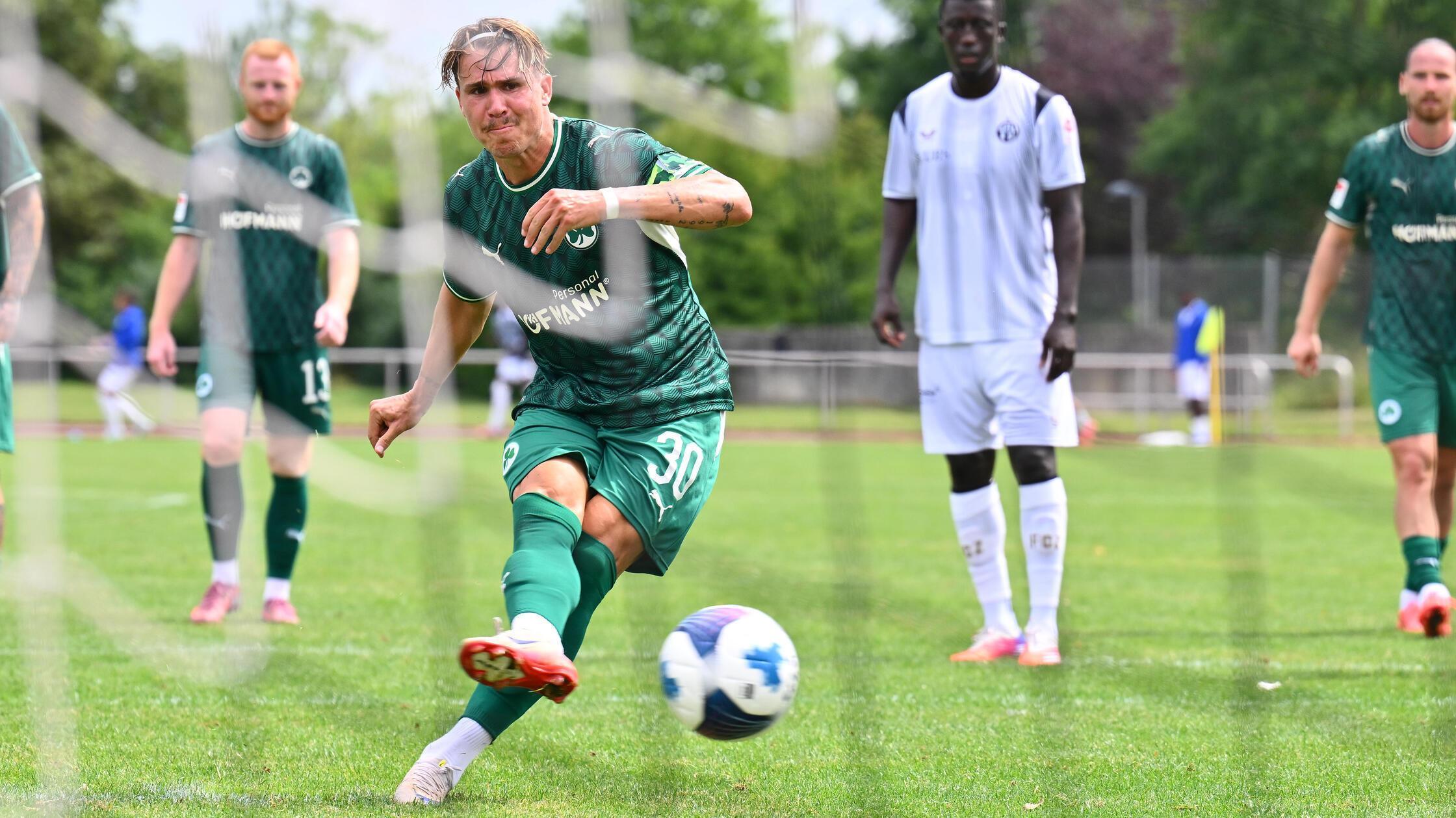 Klaus-trifft-doppelt-Kleeblatt-gewinnt-zum-Trainingslager-Abschluss-gegen-den-FC-Z-rich