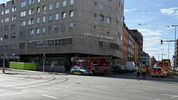 Die Bahnhofstraße musste in Richtung Hauptbahnhof gesperrt werden, auch Fußgänger und Radler mussten warten oder einen Umweg nehmen.