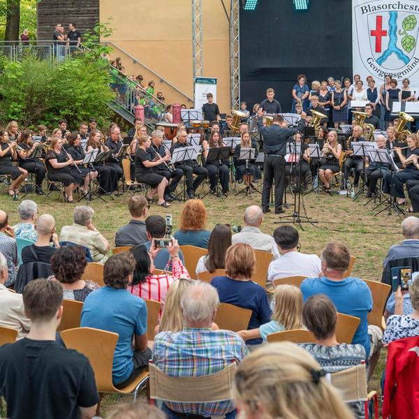 Blasorchester und Volkschor Georgensgmünd boten ge