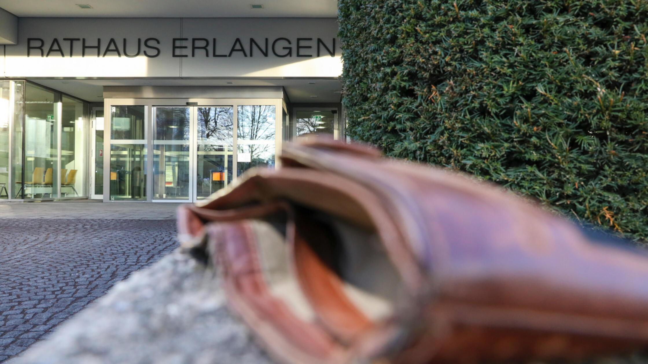 Erlangen muss 64 Millionen Euro sparen: Gewerkschaften warnen vor ...
