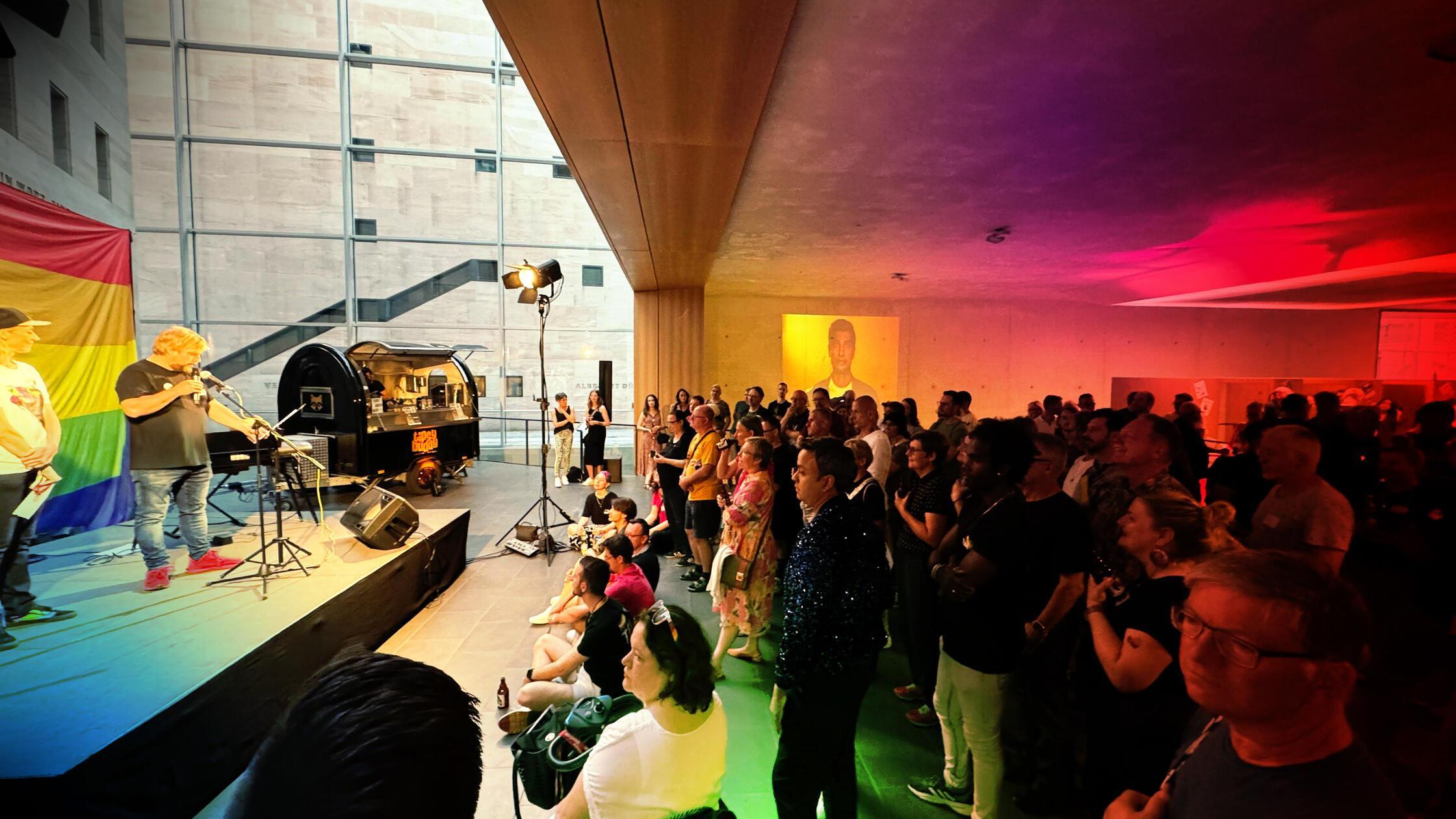 -N-rnberg-liebt-Prideweeks-beginnen-mit-gro-er-Er-ffnungsfeier-im-Neuen-Museum