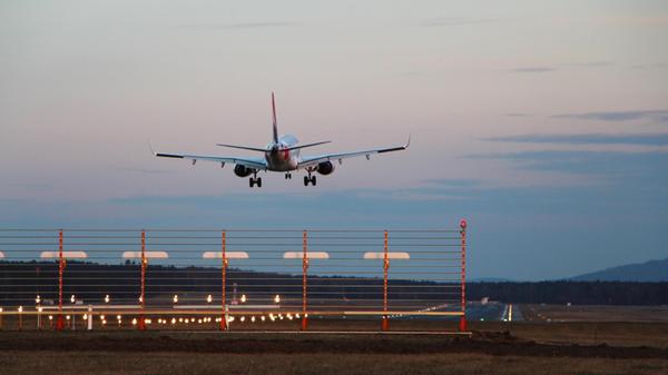 Foto: Airport Nürnberg, gesp. 01/2019..Motiv: Flug