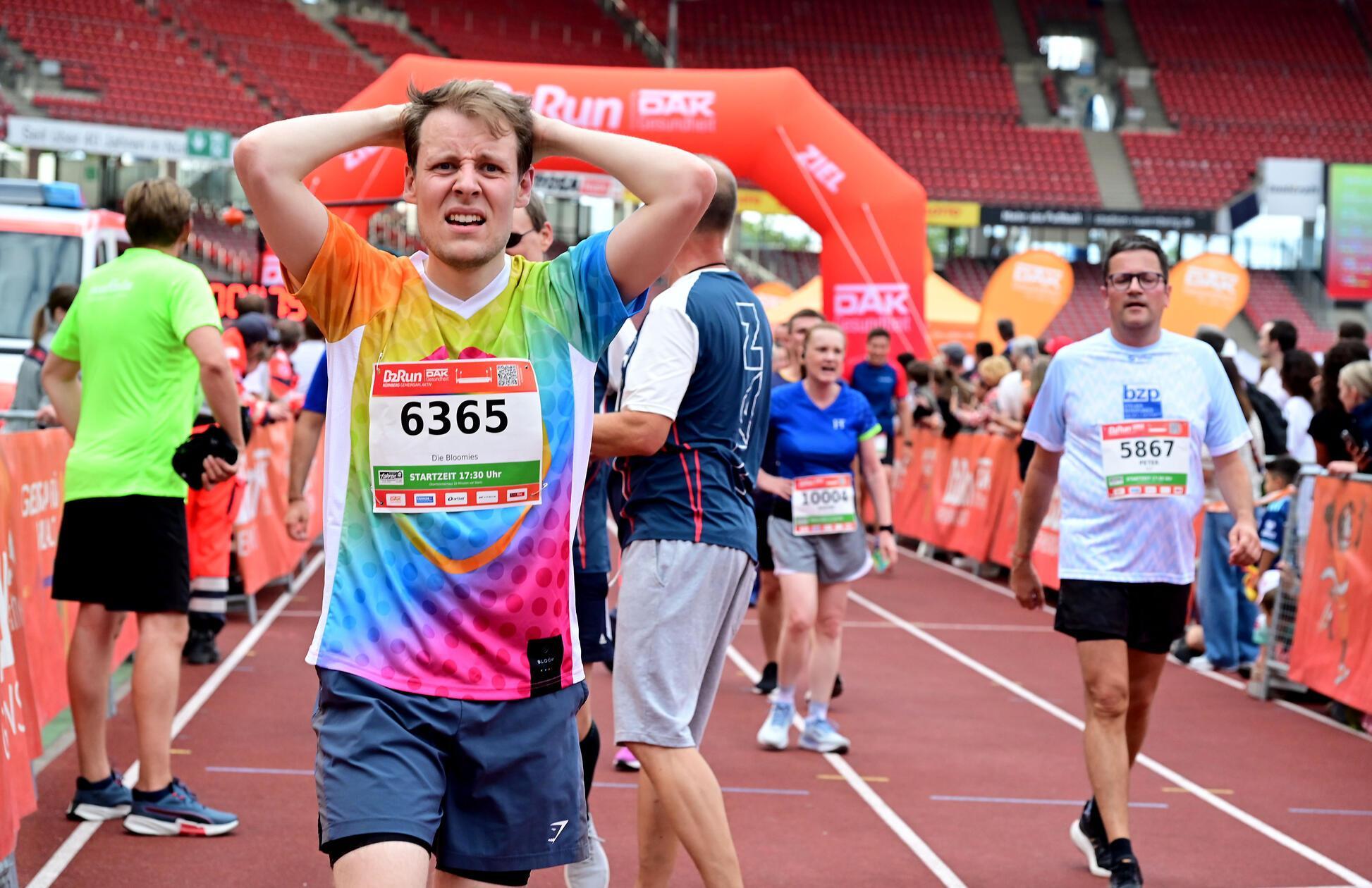 Viel-Schwei-und-super-Stimmung-ber-20-000-Menschen-laufen-beim-B2Run-in-N-rnberg-mit