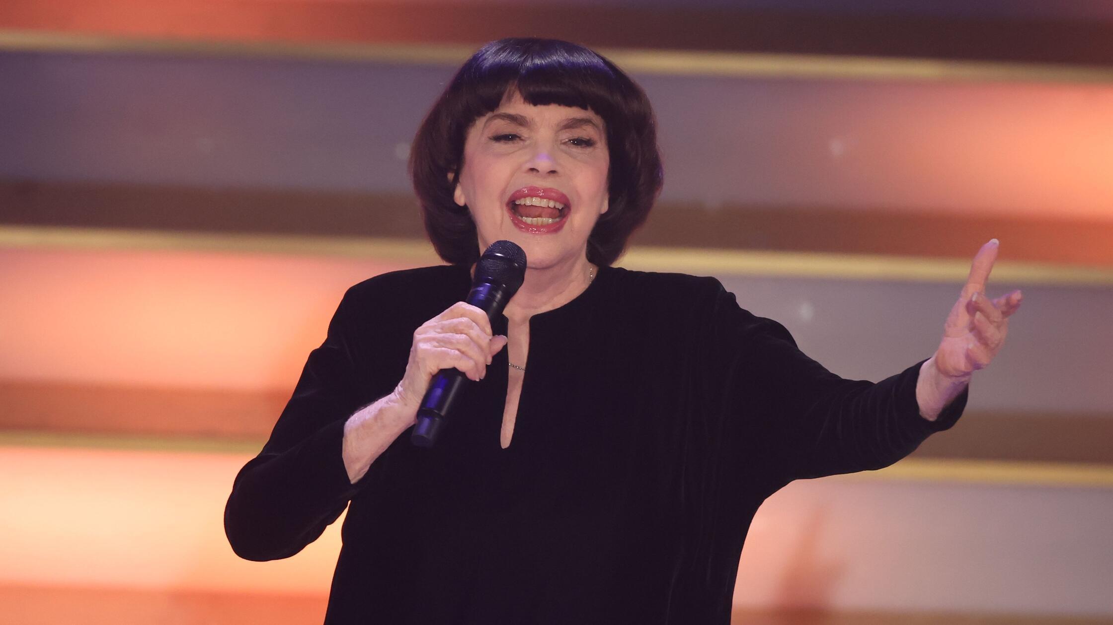 Mireille Mathieu tritt 2023 in der Livesendung "Da