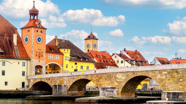 - Steinerne Brücke in Regensburg