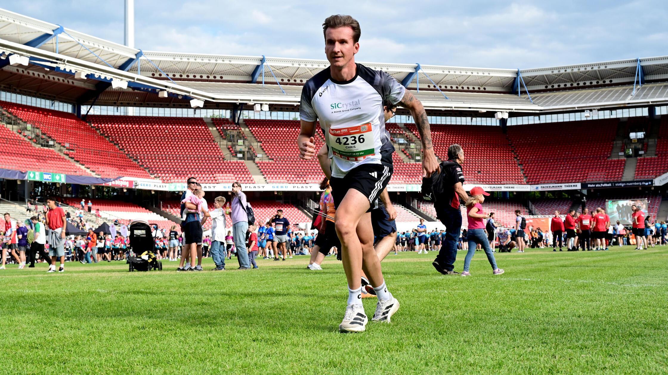 Teilnahmerekord beim „B2Run“ in Nürnberg: 20.600 Läufer erobern das ...