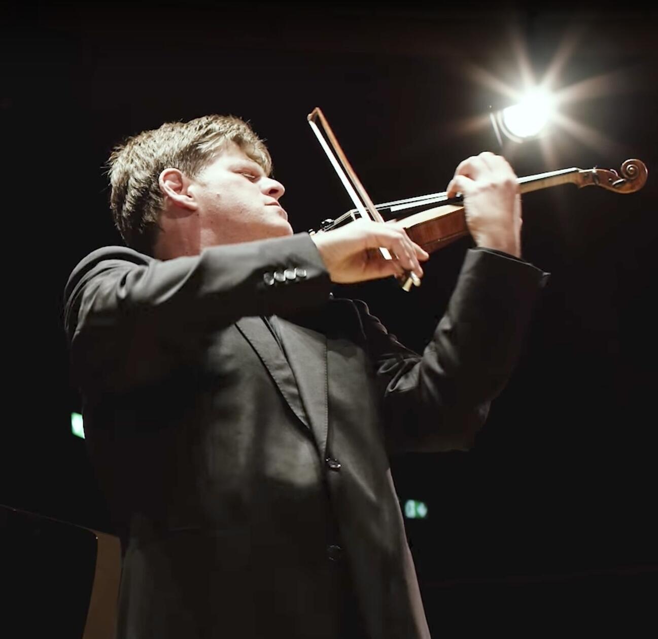 Am Samstag sind die Nürnberger Symphoniker im Serenadenhof zu Gast. Ab 20 Uhr bieten sie ein sommerliches Programm von der Wiener Klassik bis zu den unvergesslichen Hits der Beatles. Solist des Abends ist Violinist Guy Braunstein. 