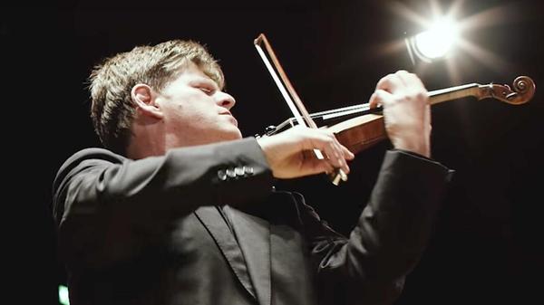 Am Samstag sind die Nürnberger Symphoniker im Serenadenhof zu Gast. Ab 20 Uhr bieten sie ein sommerliches Programm von der Wiener Klassik bis zu den unvergesslichen Hits der Beatles. Solist des Abends ist Violinist Guy Braunstein.