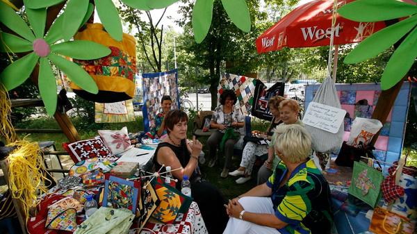 Im Gemeinschaftshaus Langwasser wird am Samstag ein Sommerfest zelebriert. Die kostenlose Veranstaltung geht im Garten über die Bühne. Angekündigt sind Mitmachprogramme, Musikaufführungen und noch einiges mehr. Beginn: 14 Uhr.