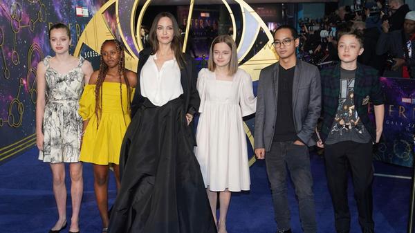 Shiloh Jolie-Pitt (l-r), Zahara Jolie-Pitt, Angeli