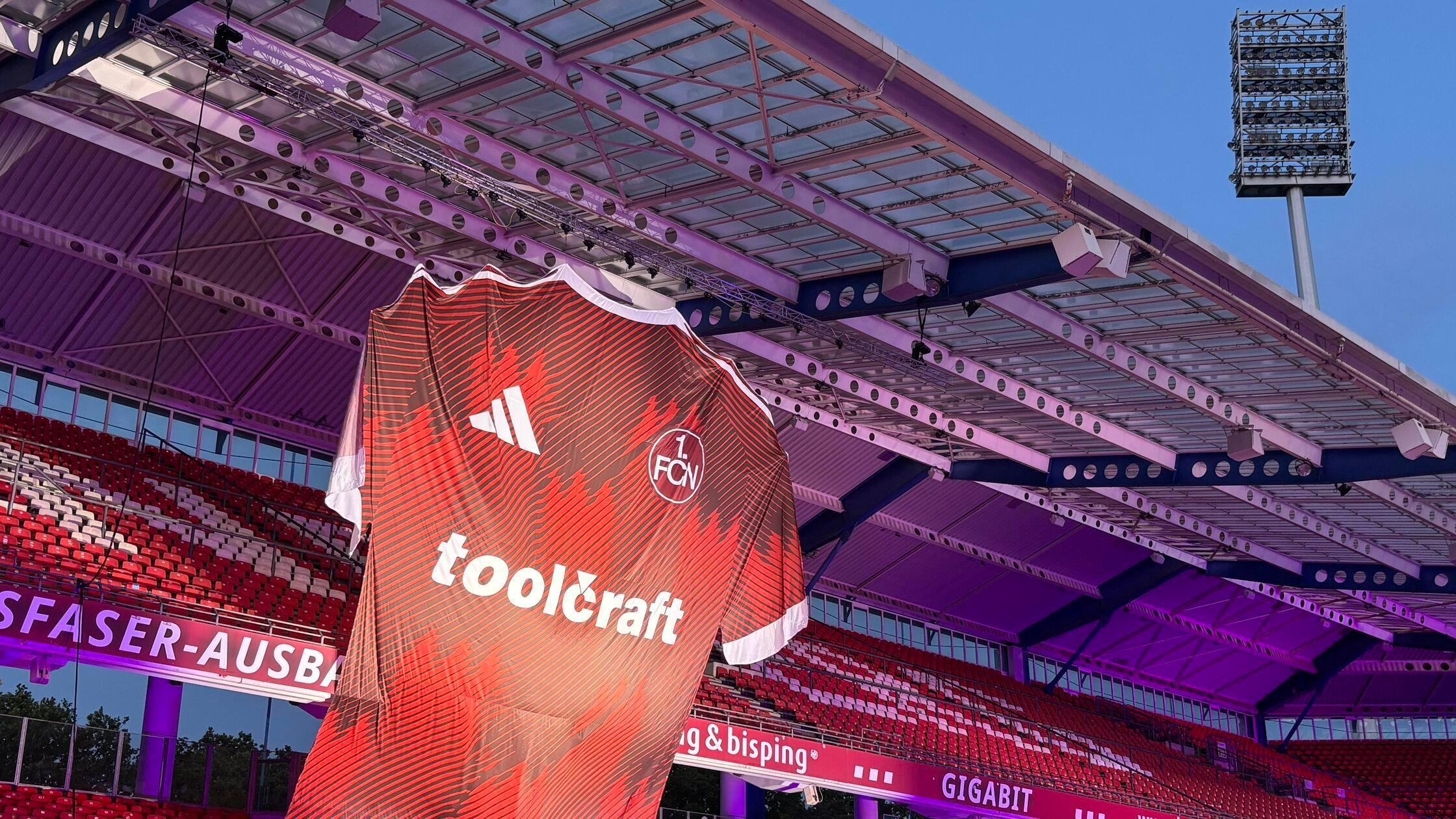 Das neue Club-Trikot im Video: So spielt der 1. FC Nürnberg in der Saison ...