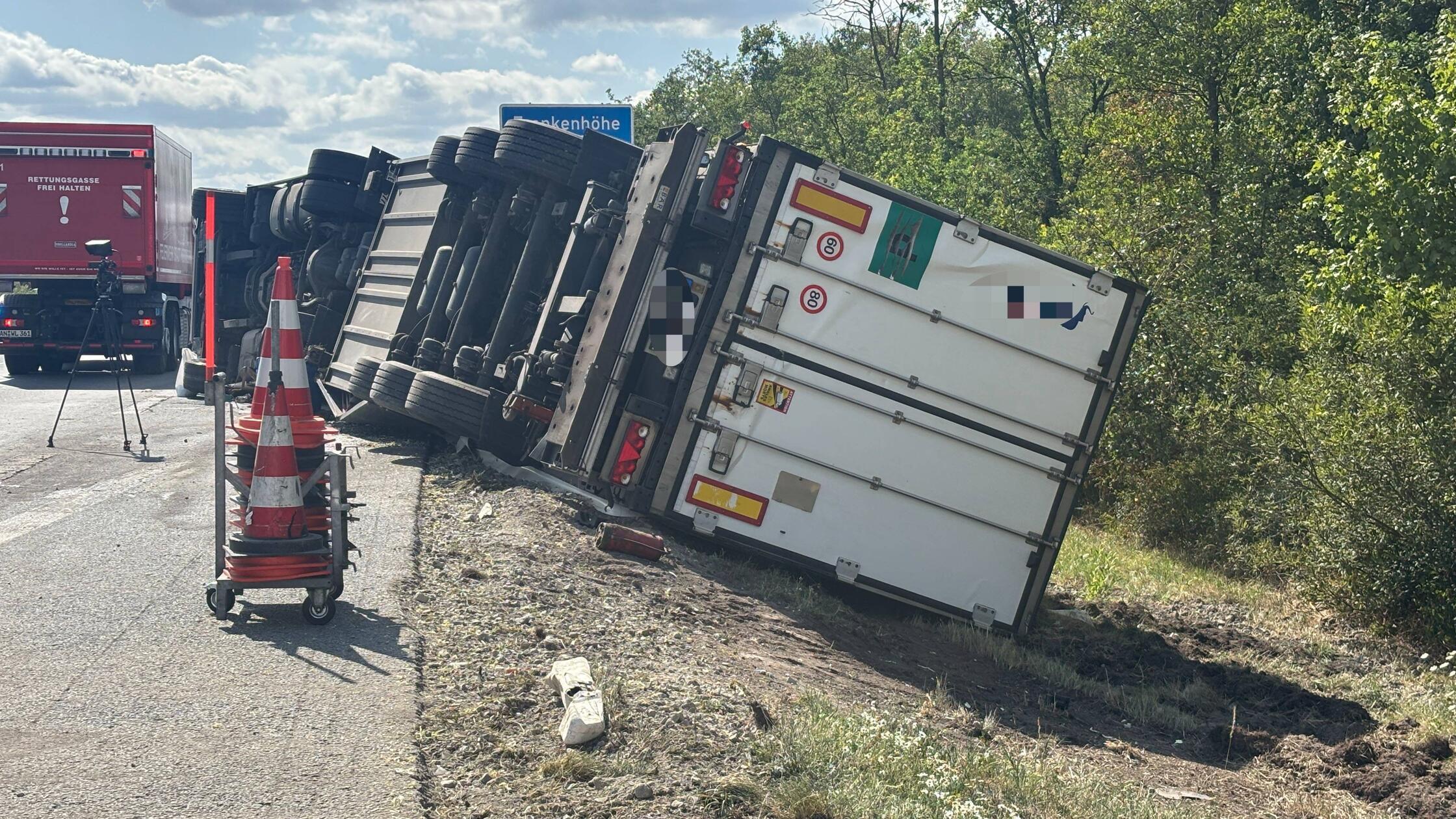 Mit 23 Tonnen H-Milch beladen: Lastwagen kommt von