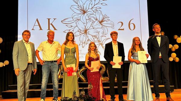 Von links: Schulleiter Claus Bauer, Schulpfleger R