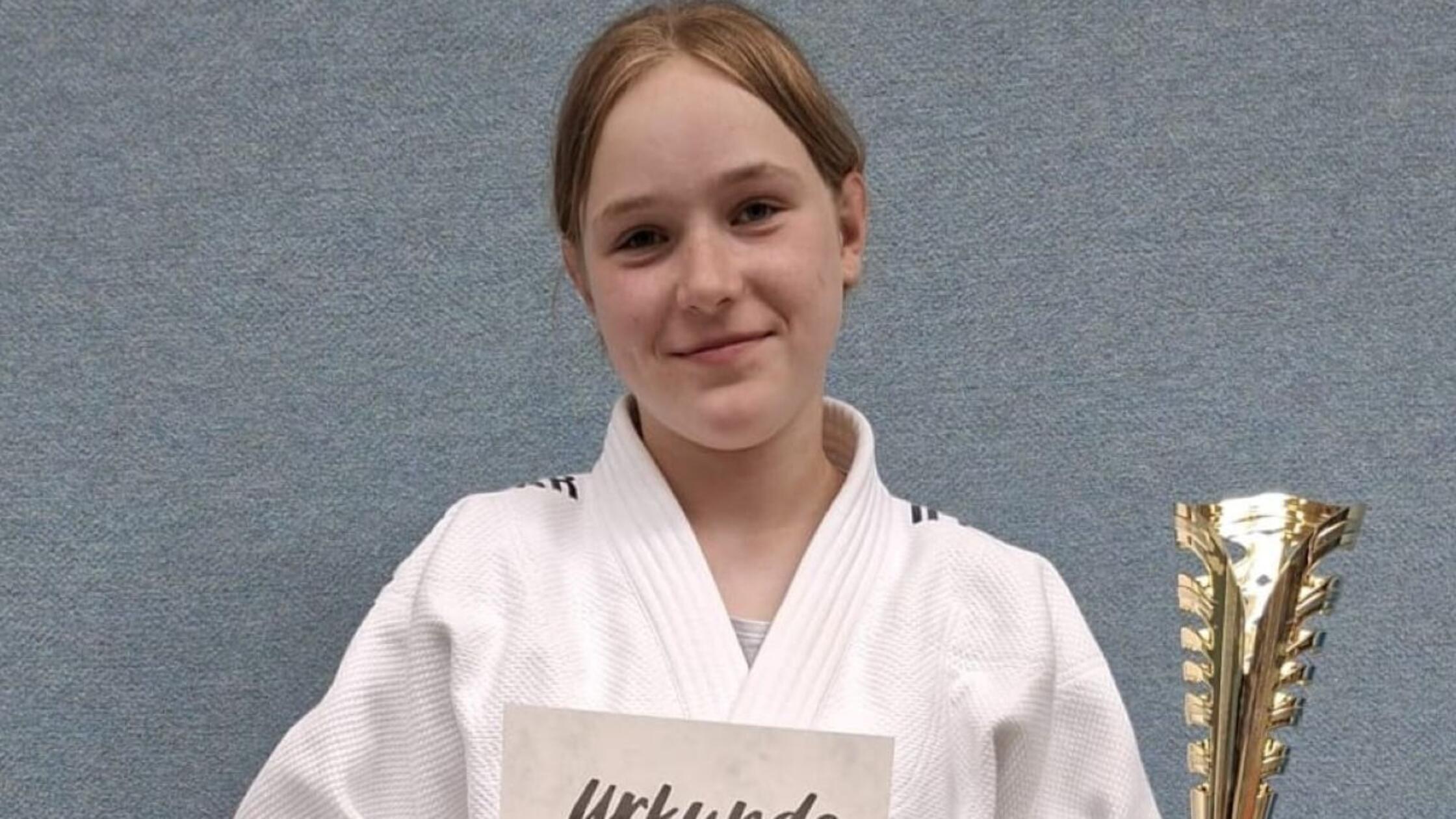 https://images.nordbayern.de/image/contentid/policy:1.15212594:1784874895/Erfolgreiche_Wettkampfsaison_fuer_TV48Judoka_Skadi.jpg?$p=b1551c1
