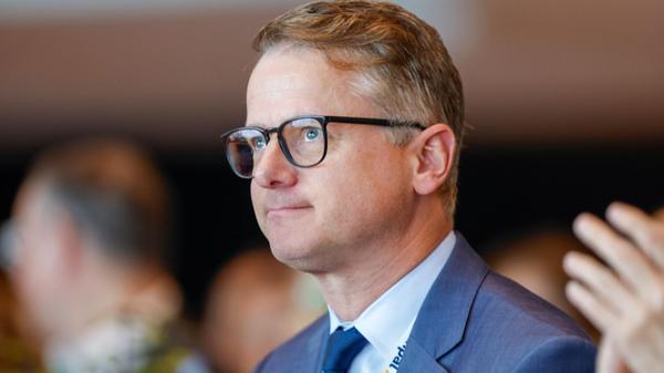 Carsten Linnemann, CDU-Generalsekretär, sitzt beim