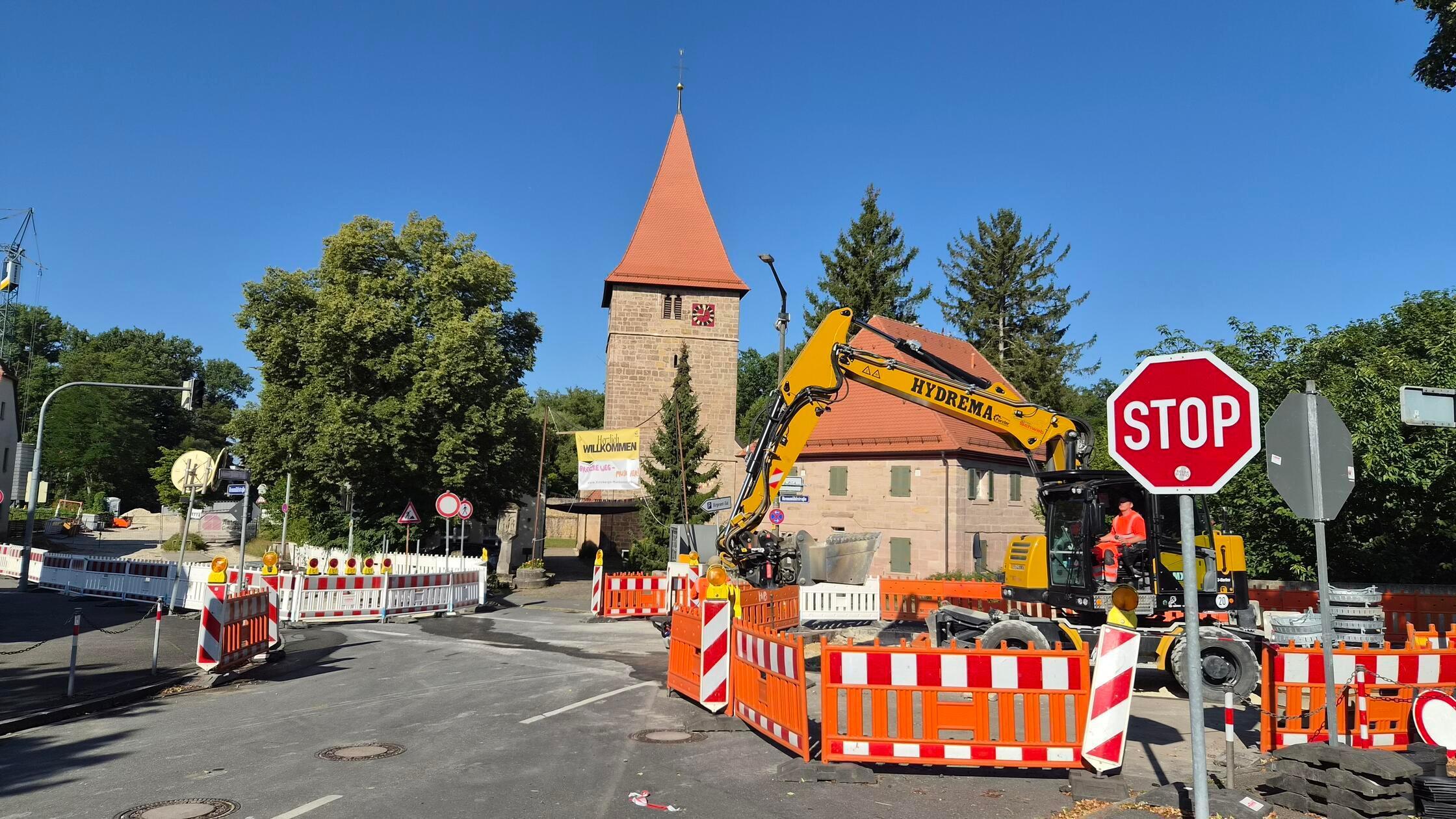 Links und rechts gesperrt, der Zugang zur Kirche f