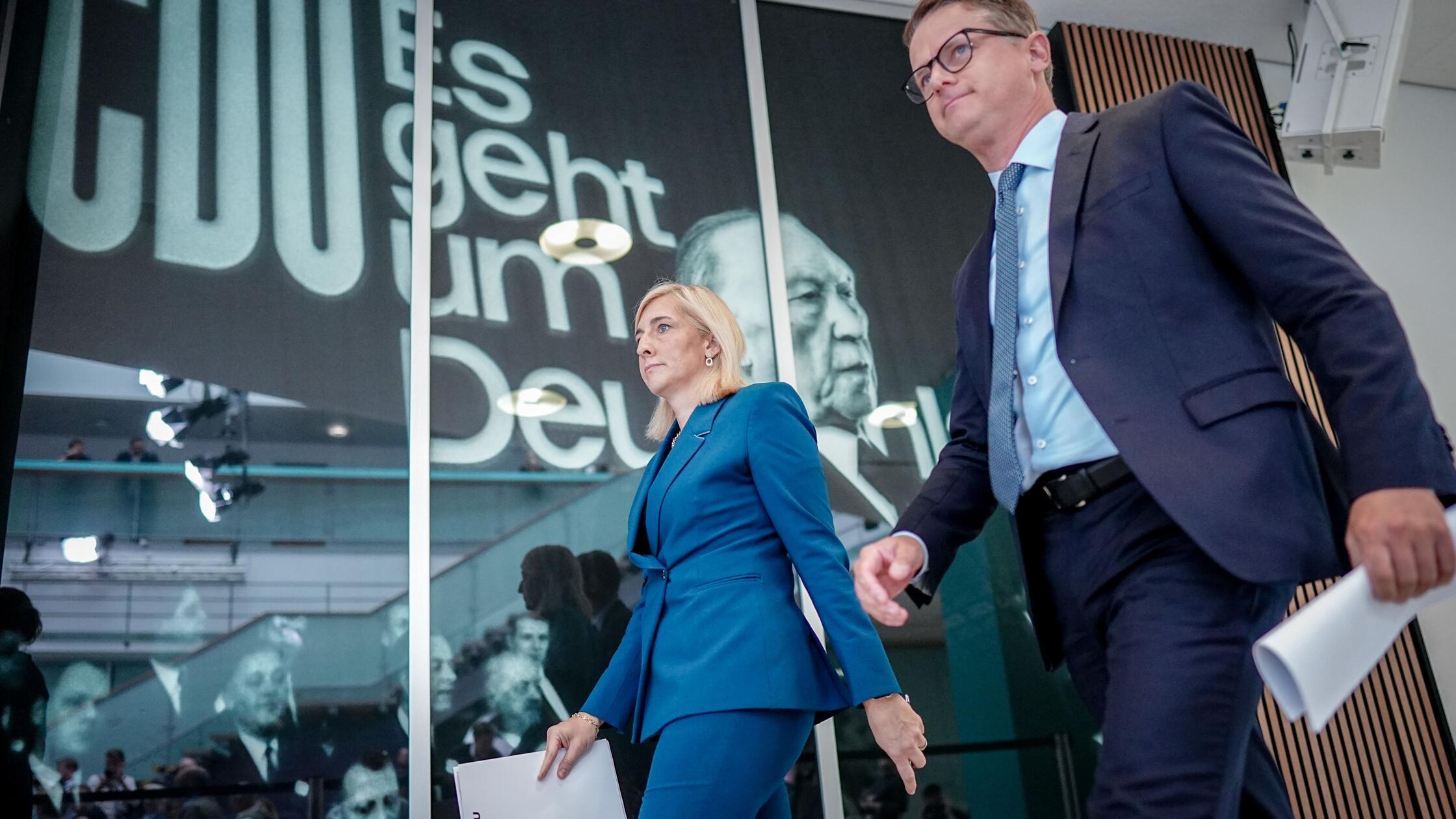 Carsten Linnemann (r), CDU-Generalsekretär, und Ni