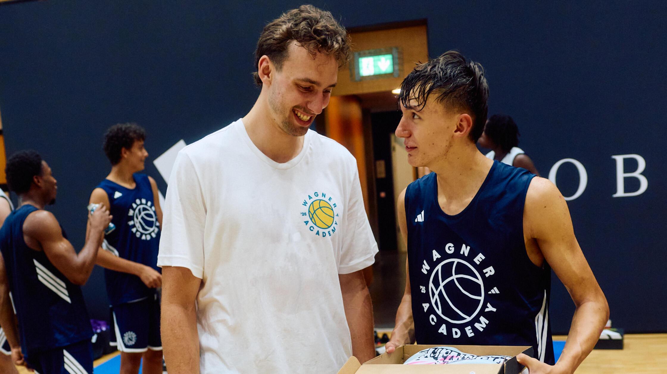 -Hey-Nino-hier-ist-der-Franz-Darum-trainierte-ein-Falcons-Talent-mit-den-Wagner-Br-dern