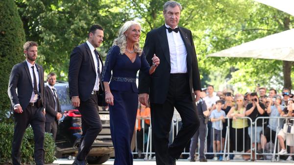 Auch Bayerns Ministerpräsident Markus Söder kam gemeinsam mit seiner Frau Karin Baumüller-Söder zur Jubiläumsveranstaltung nach Bayreuth.
