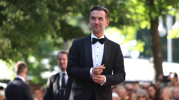 Auch Moderator Florian Silbereisen feiert das besondere Jubiläum der Bayreuther Festspiele auf dem Grünen Hügel mit.