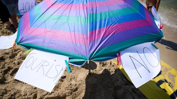 - Zehntausende protestieren auf Mallorca gegen To