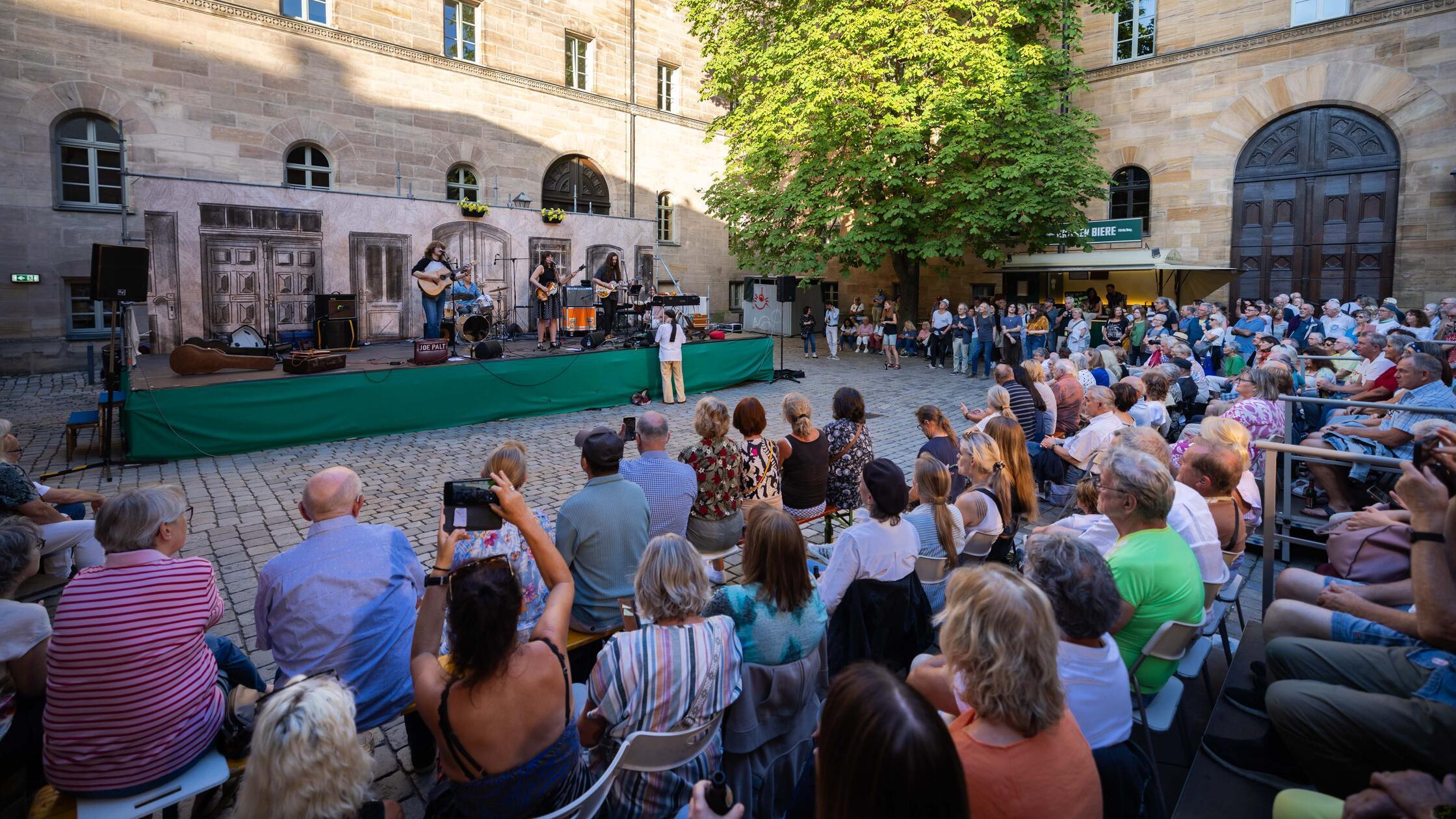 175. Rathausgeburtstag: Beatles-Tribute-Band "Glas