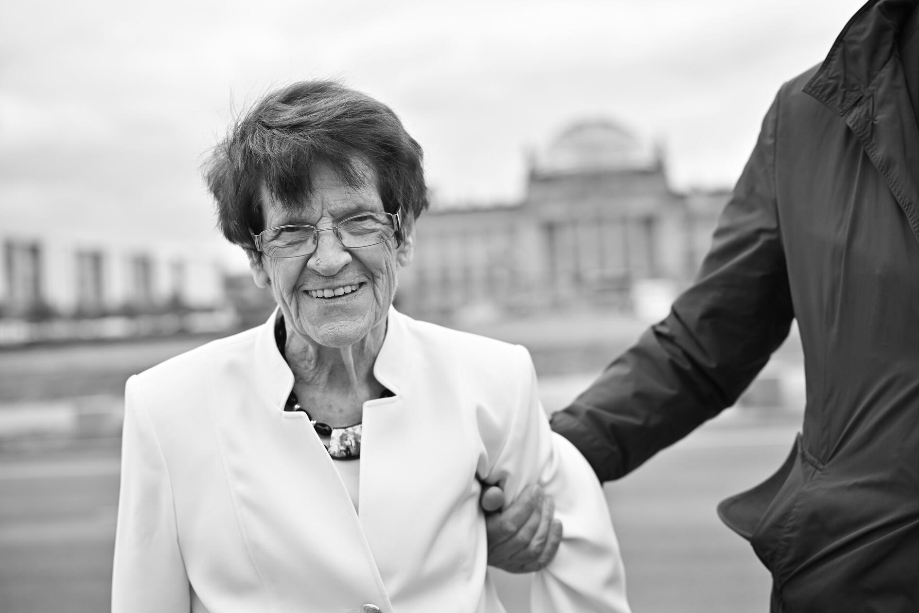 <b>Rita Süssmuth</b> (CDU), ehemalige Bundestagspräsidentin, ist am 1. Februar im Alter von 88 Jahren gestorben. Süssmuth war nicht nur Bundestagspräsidentin von  1988 bis 1998. Auch als Bundesministerin für für Bildung, Familie, Jugend und Gesundheit arbeitete sie von 1985 bis 1988. 