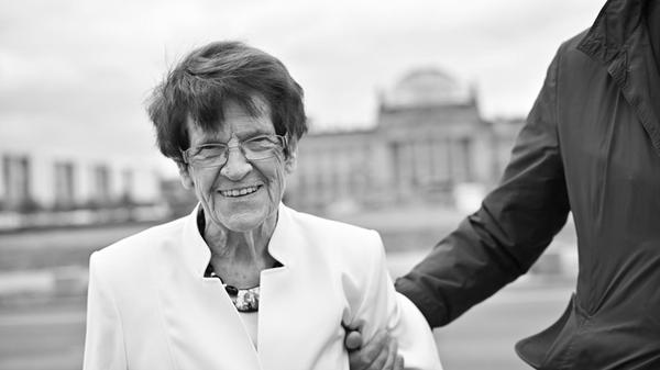 <b>Rita Süssmuth</b> (CDU), ehemalige Bundestagspräsidentin, ist am 1. Februar im Alter von 88 Jahren gestorben. Süssmuth war nicht nur Bundestagspräsidentin von 1988 bis 1998. Auch als Bundesministerin für für Bildung, Familie, Jugend und Gesundheit arbeitete sie von 1985 bis 1988.