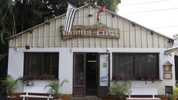 Kekse aus Maniok (tropische Wurzelpflanze, ähnlich einer Kartoffel) stehen im Mittelpunkt der Biscuiterie Rault. Die Fabrik wird seit 1870 als Familienbetrieb in fünfter Generation geführt.