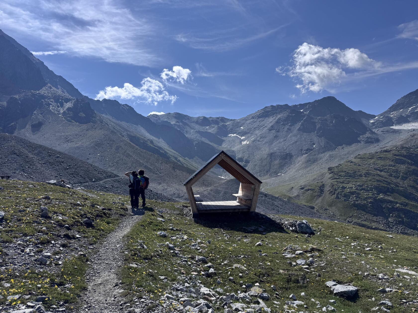 Schöne Weitwanderwege sind der Ortler-Höhenweg und die Confinale-Runde. 