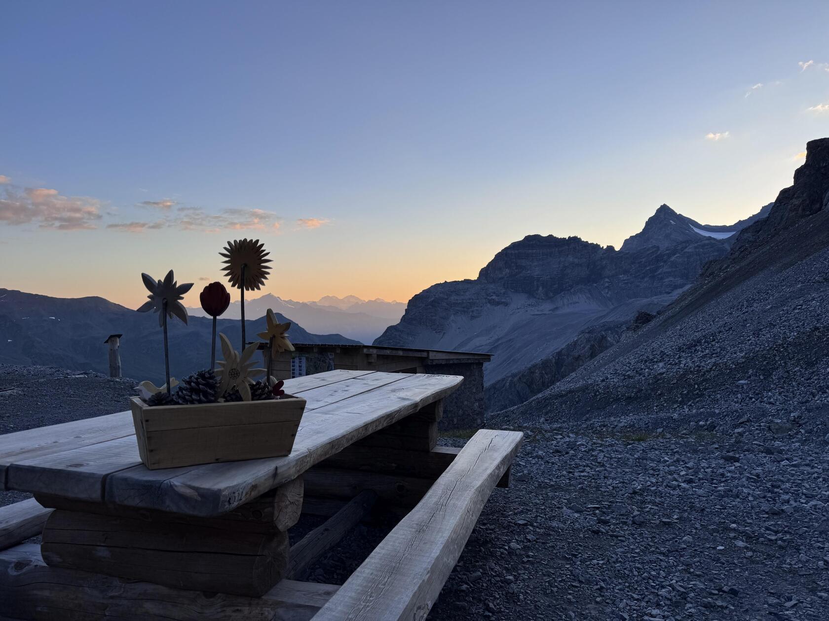 Abendstimmung an der Hütte "Rifugio Quinto Alpini".