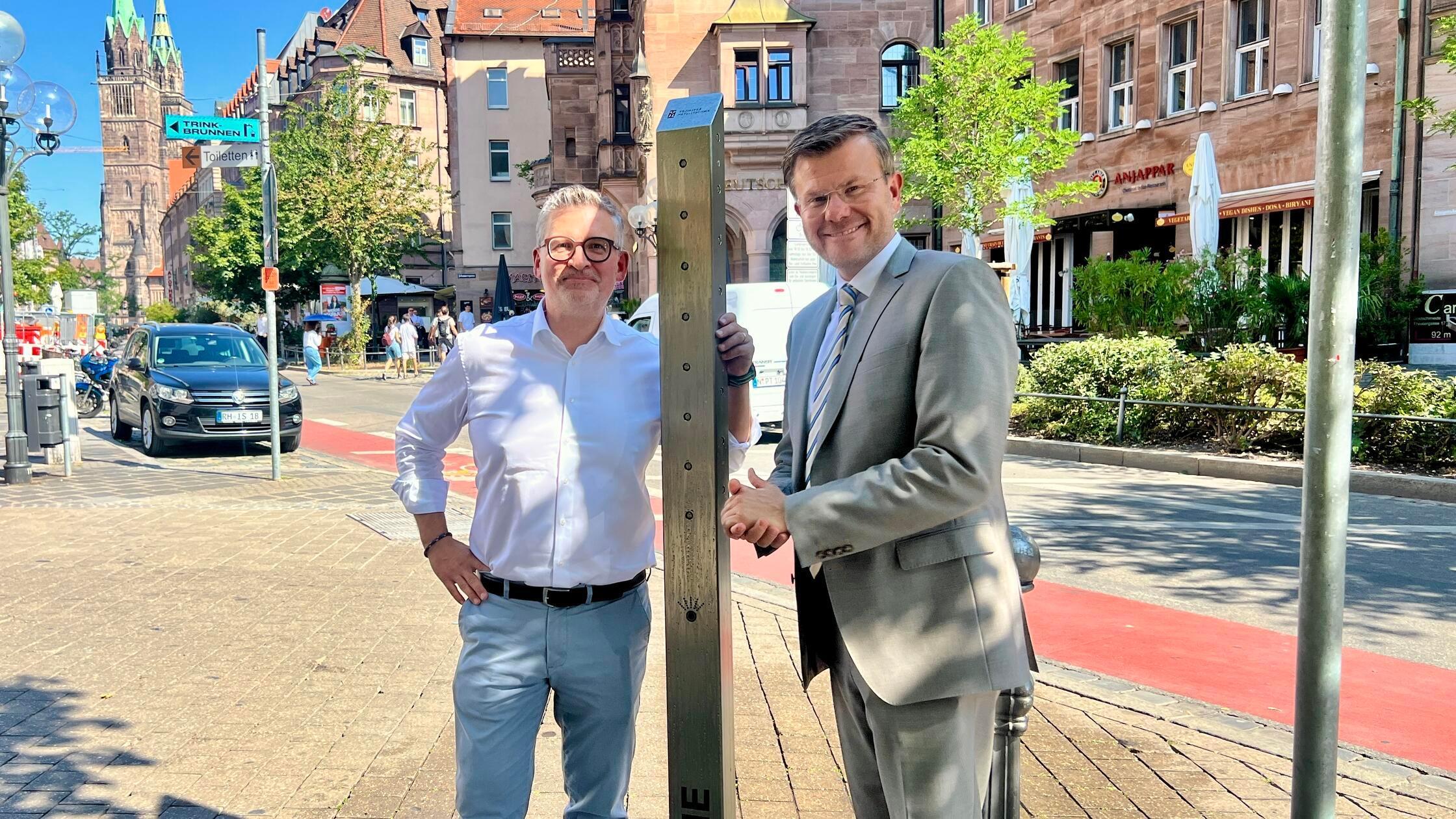 Sprühnebelsäule in Nürnberger Innenstadt