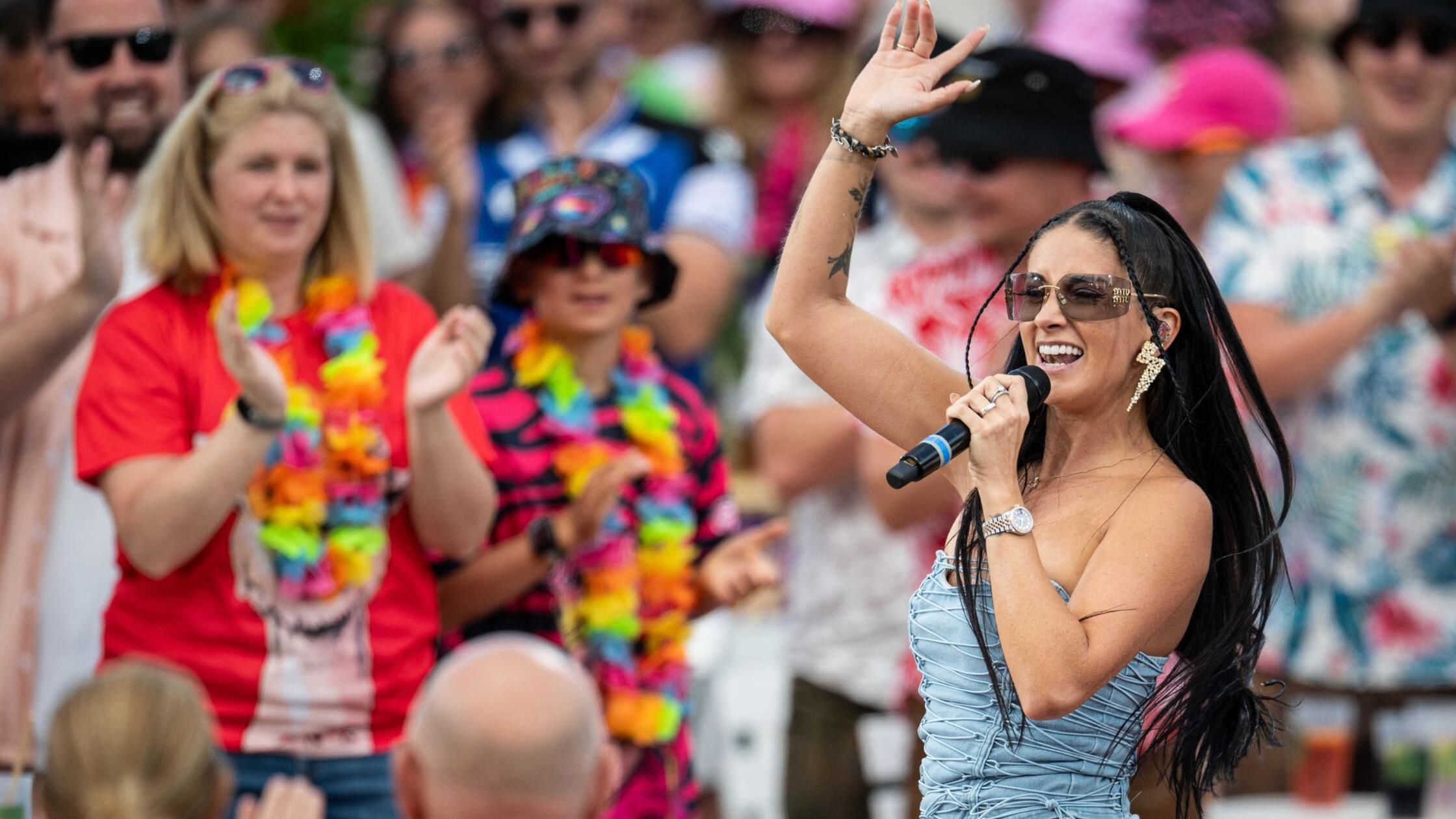 Die Sängerin Frenzy singt während des ZDF-Fernsehg