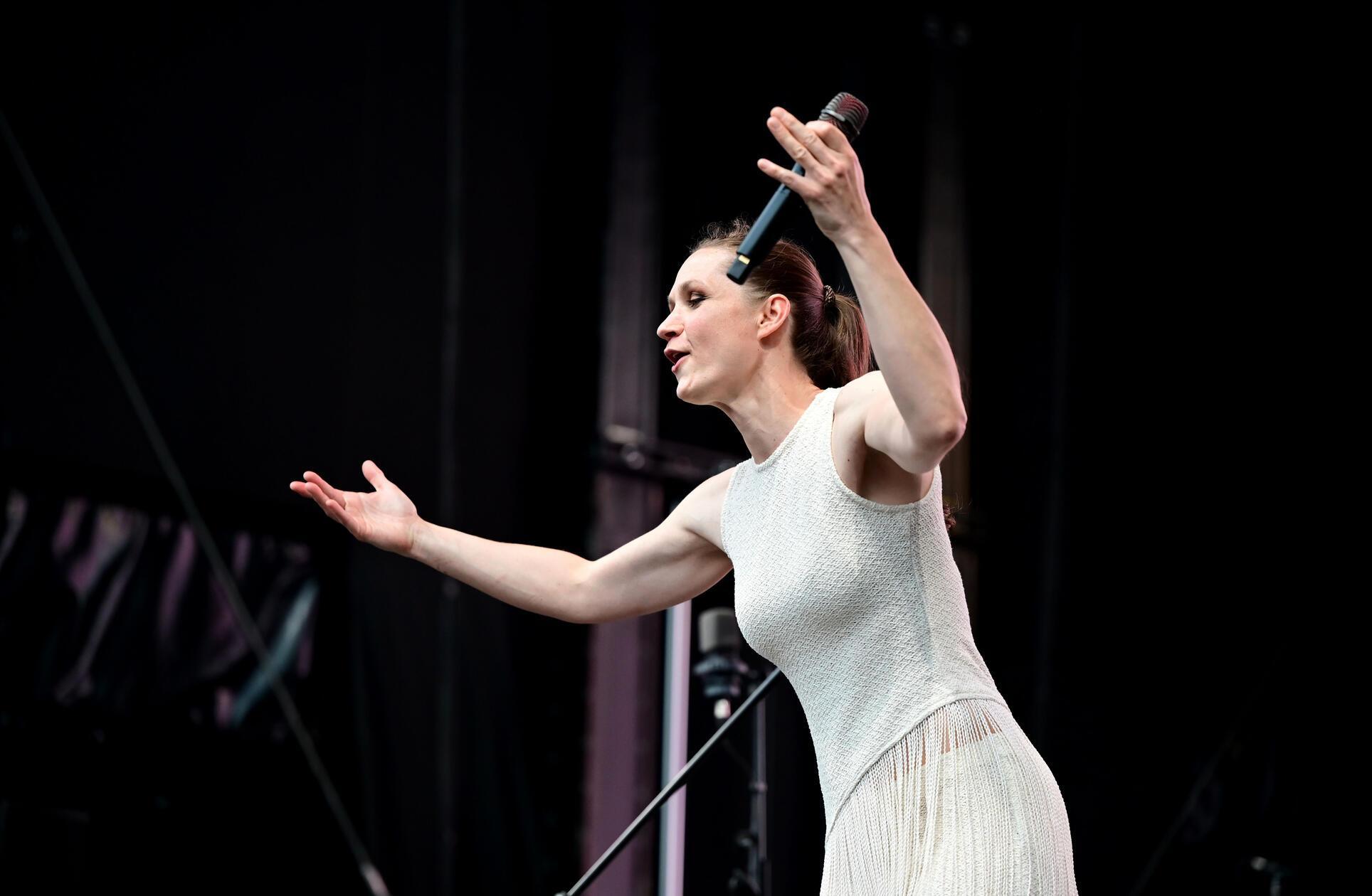 Beim "Chor2Go" wurde unter der Leitung von Katharina Schmerer das Publikum für das Festivalwochenende eingestimmt. 