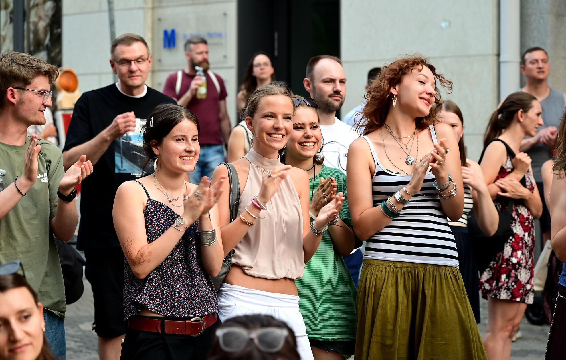 Gute Stimmung auch in der Adlerstraße.