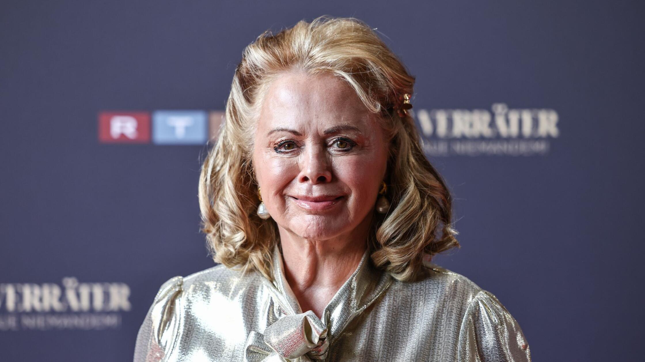 Marijke Amado steht bei der Kino-Premiere der 4. S