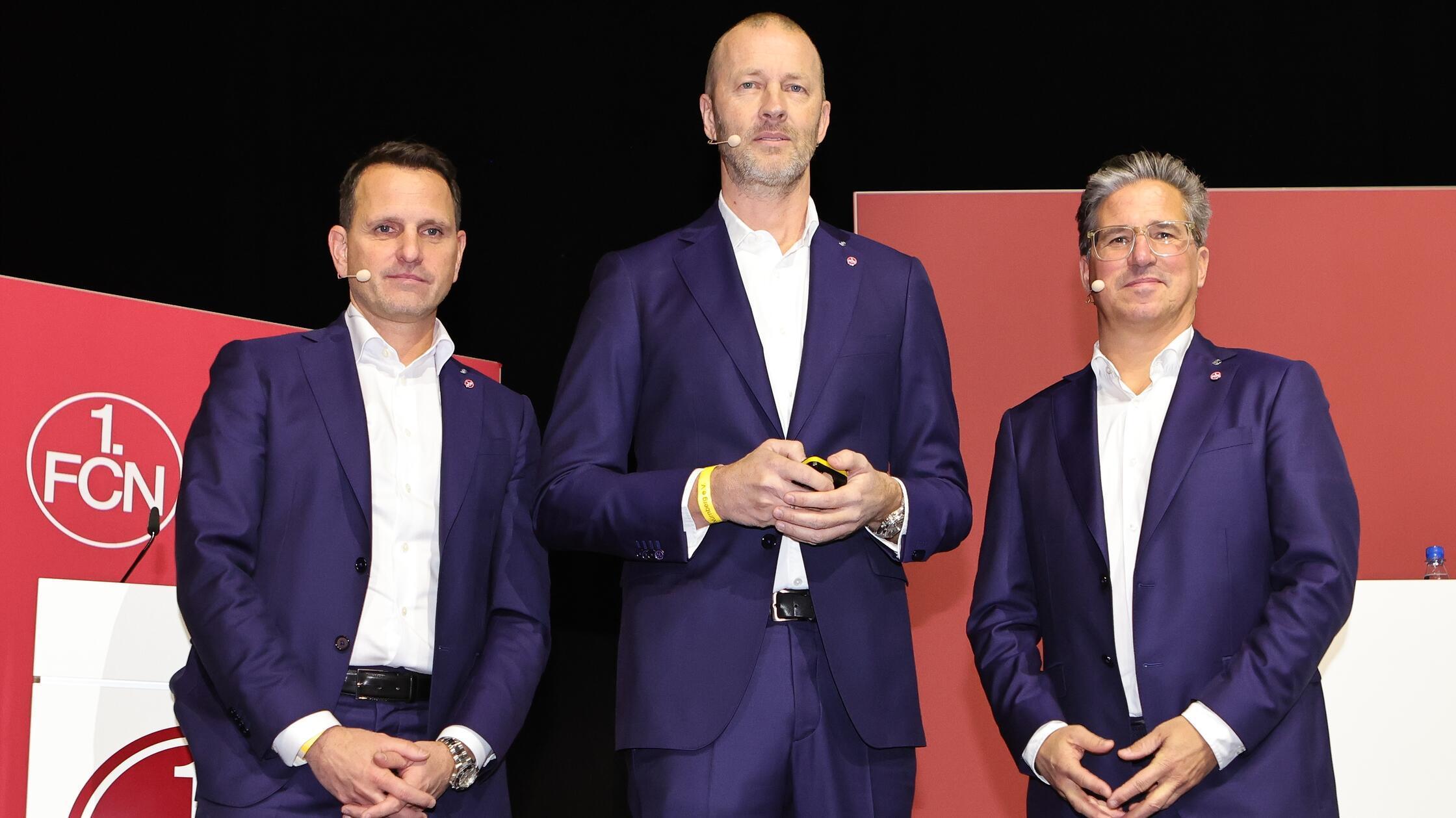 Sie sind noch lange nicht fertig: Joti Chatzialexiou (Vorstand Sport) Niels Rossow (Vorstand Strategie & Marketing) und Stefan Heim (Vorstand Finanzen, von links) bleiben noch länger beim Club.