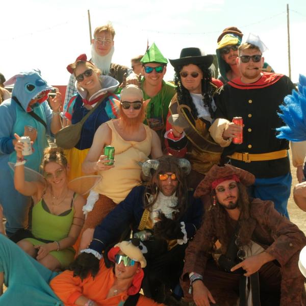 Kuriose Outfits auf dem Taubertal-Festival 2026