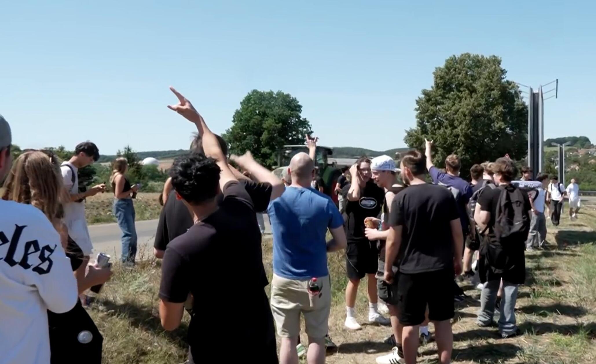Dabei geht es um den (wohl) bundesweit bekannten Drachenlord, der früher im mittelfränkischen Altschauerberg, einem Gemeindeteil der Gemeinde Emskirchen, gewohnt hat.
