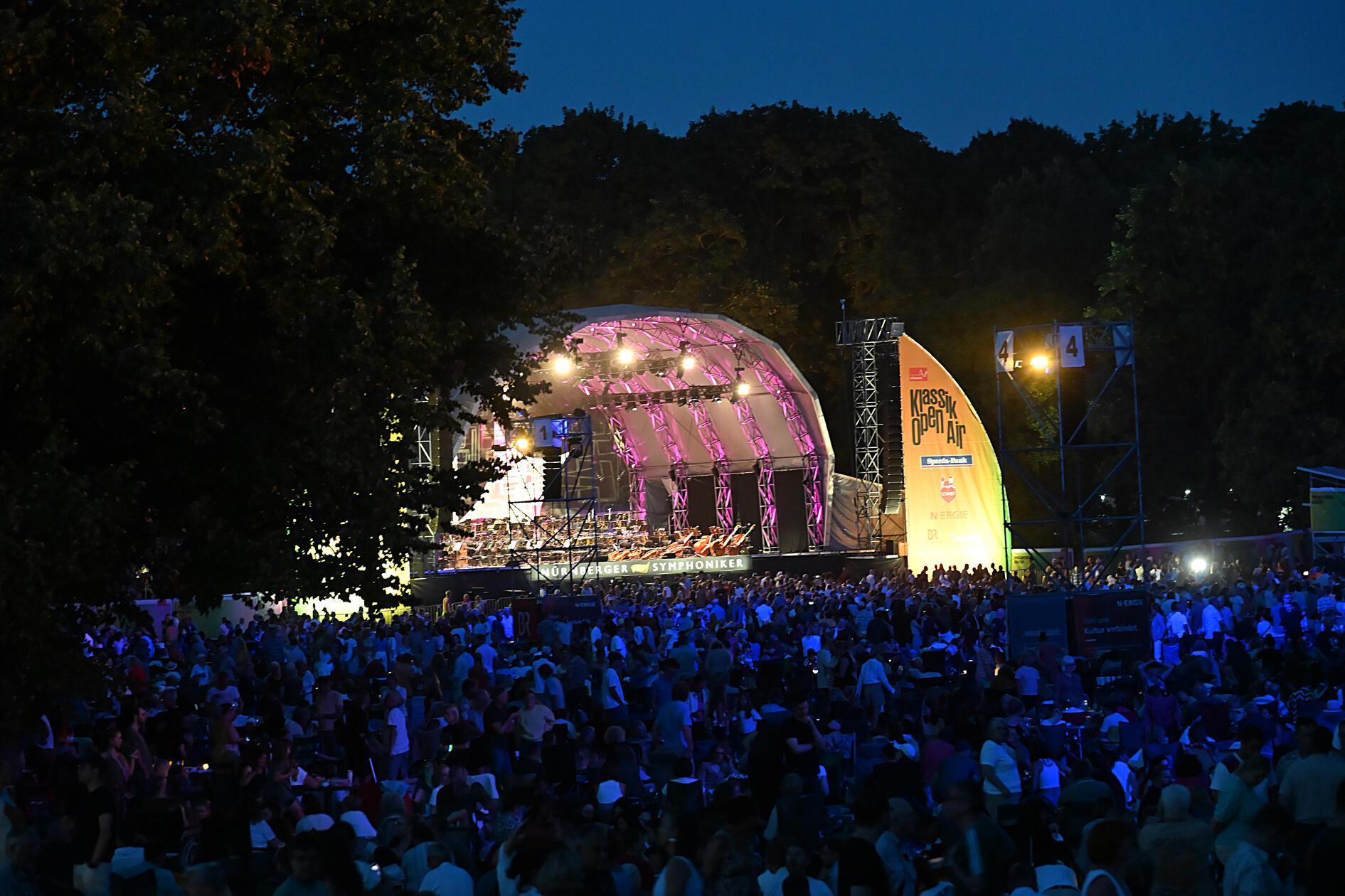 Bereits am 26. Juli fand das erste Konzert der diesjährigen Reihe mit der Staatsphilharmonie Nürnberg statt.