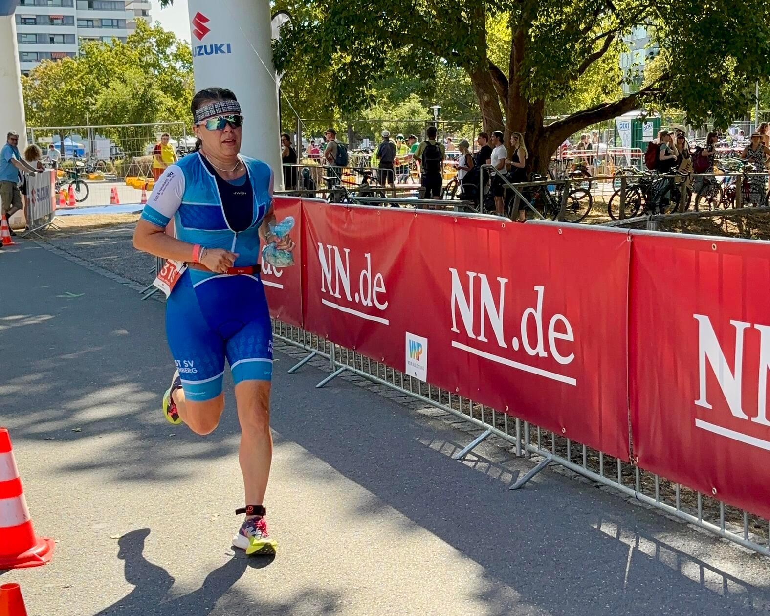 Anschließend führte die Laufstrecke entlang der Wöhrder Wiese in Richtung Altstadt ...