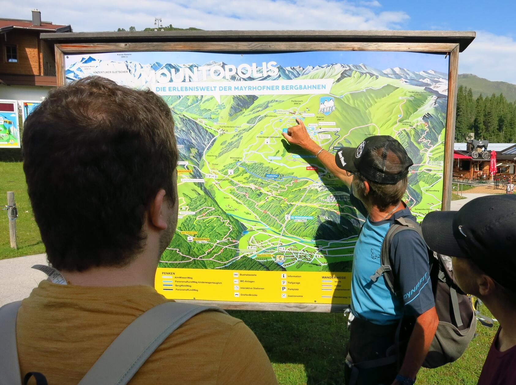 Otto erklärt uns unsere heutige Tour.