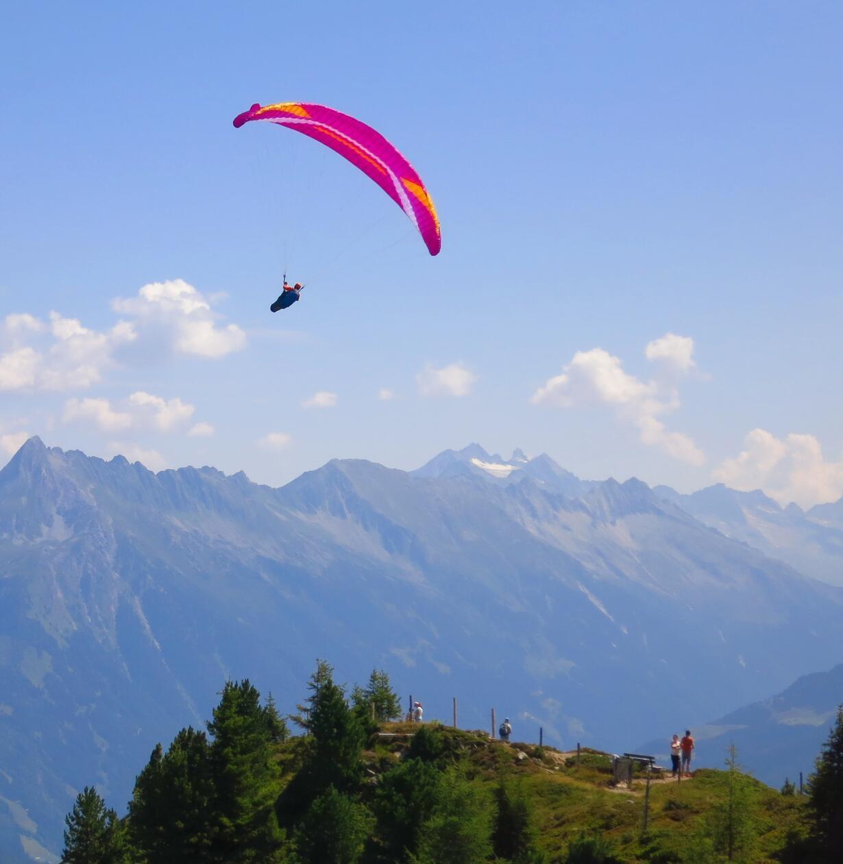 Auch Paraglider sind am Penken unterwegs.