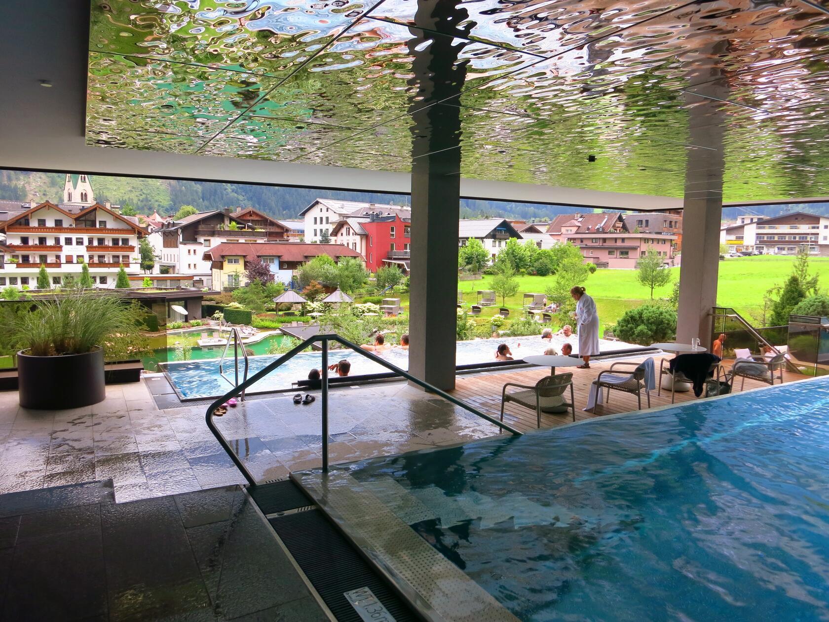 Hier der tolle Infinity-Pool.